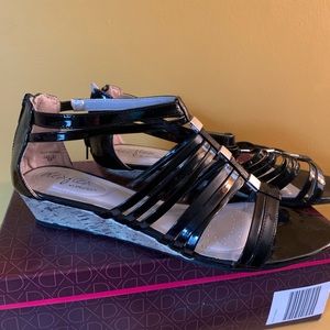 Dexflex Posh Black Sandals